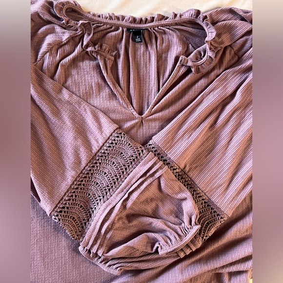 Textured Jersey V-Neck Crochet Long Sleeve Top - Picture 5 of 9